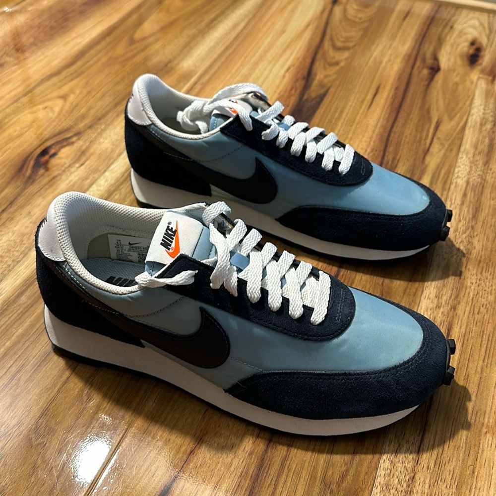 Men’s NIKE shoes. Never worn. No box.